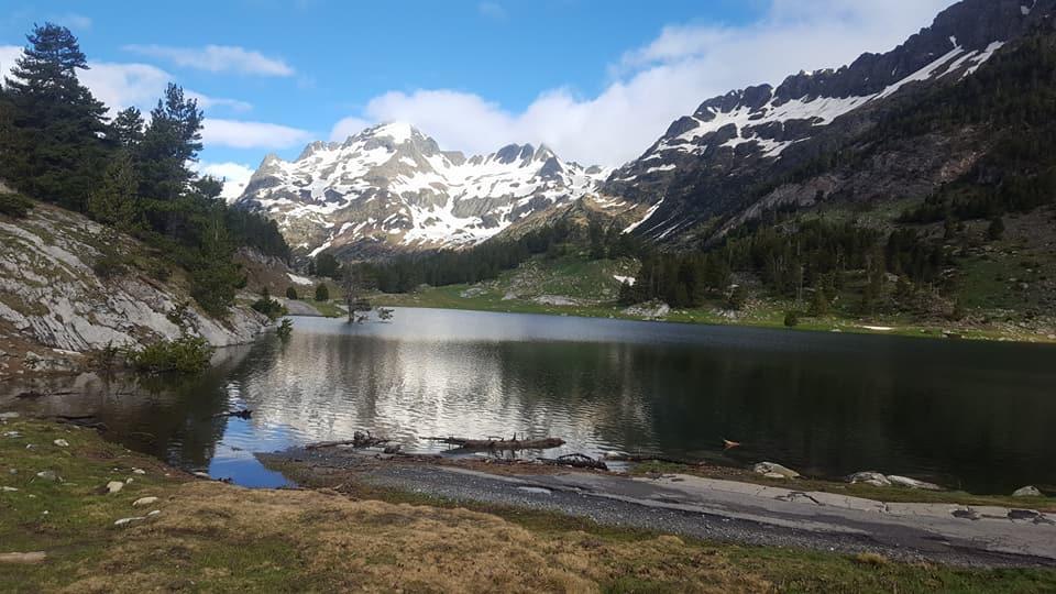 Bpirineos-Las Plazas Бенаск Екстериор снимка